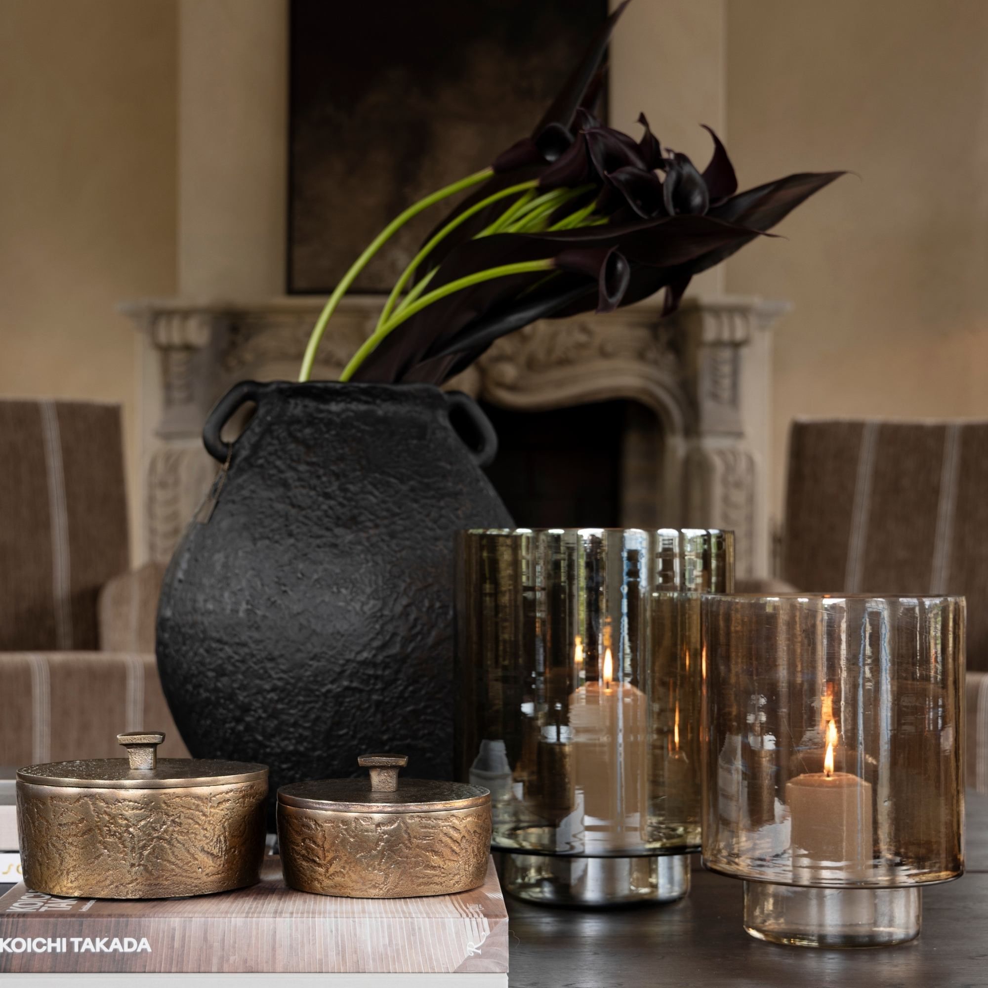 Interiør fra Artwood med vase, lyslykter og dekorative bokser