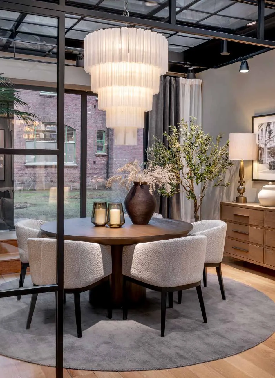 Marbella taklampe fra Home Factory i elegant spisestue