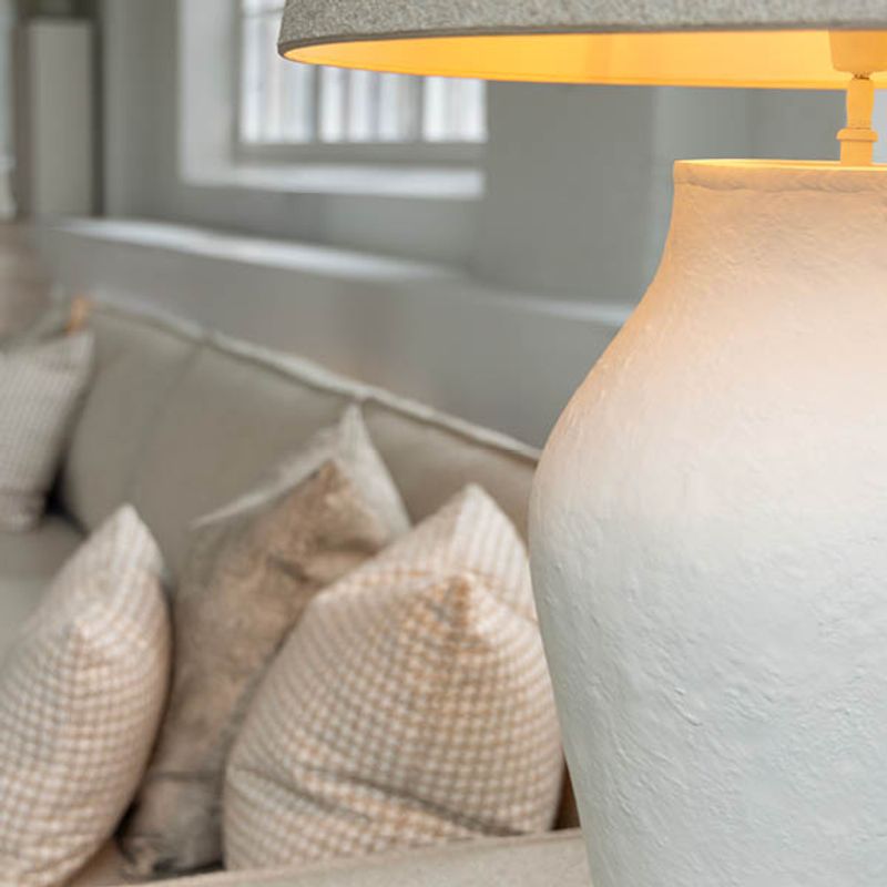 Fiora Hvit Bordlampe - Artwood
